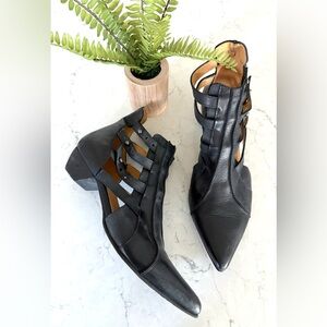 John Fluevog Truth Bekkie in size 8 EUC Black Strappy Leather Ankle Boots